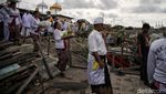 Khidmat Upacara Melasti di Pesisir Jakarta