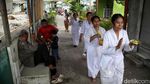 Khidmat Upacara Melasti di Pesisir Jakarta