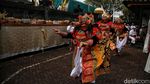 Khidmat Upacara Melasti di Pesisir Jakarta