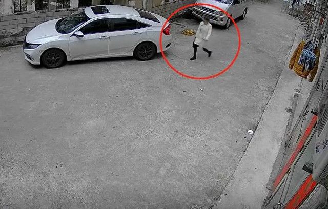 Kamera CCTV depan pagar rumah