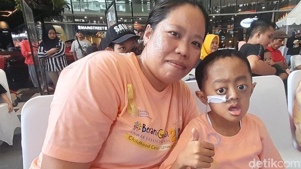 Liliana dan Anton, anaknya, pengidap kanker langka LCH atau Langerhans cell histiocytosis