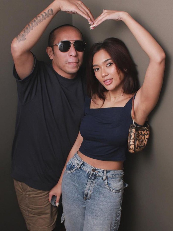 Kebersamaan Marion Jola dengan sang kekasih.