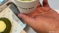 Affogato kami racik menggunakan Uki seharga Rp 55.000. Sayangnya, kami agak kecewa dengan penyajian affogato di sini, karena langsung dicampurkan. Foto: detikFood/Yenny Mustika Sari
