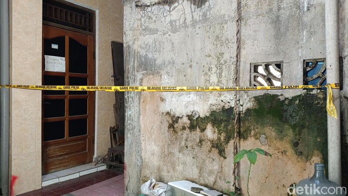 Kondisi TKP pembunuhan FD di kamar kos H, Jalan Krasak, Kotabaru, Gondokusuman, Minggu (3/3/2024).