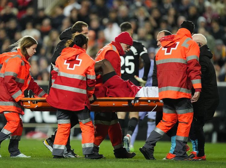 Ekspresi Pemain Valencia dan Real Madrid Lihat Diakhaby Patah Kaki