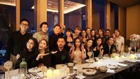 Perayaan yang istimewa tak akan dilewatkannya sendiri. Contohnya seperti ulah tahun yang dirayakan dengan acara makan malam bersama sahabat-sahabat tercinta. Foto: Instagram/natashawilona12