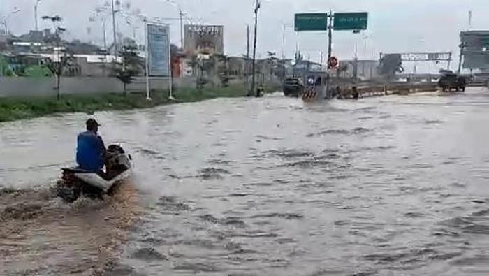 Viral Pelabuhan Bakauheni Lampung Terendam Banjir, Ini Penyebabnya