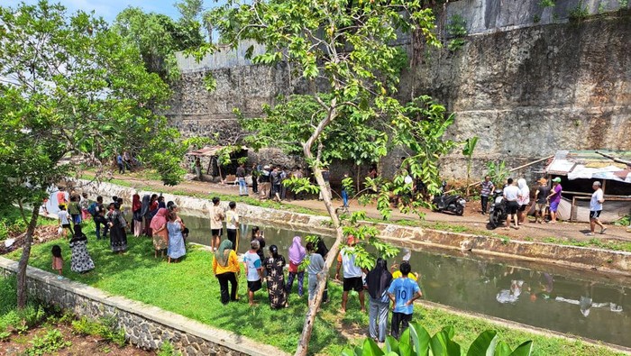 Kondisi bingkisan diduga janin ternyata bangkai kucing yang sempat menggegerkan warga Kelurahan Tanjung, Kecamatan Purwokerto Selatan, Kabupaten Banyumas, Minggu (3/3/2024).