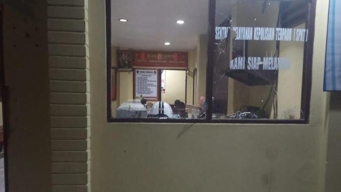 Kelompok Oknum anggota TNI menyerang dan merusak Polres Jayawijaya, Papua Pegunungan.