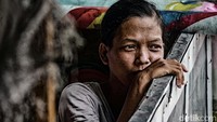 Jalan hidup yang dipilih ini bukan karena keinginan mereka, tapi keterpaksaan dan keadaanlah yang memaksa untuk bertahan dan menjalani hidup di sebuah gerobak.