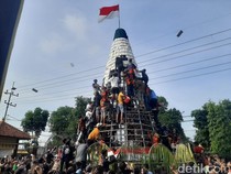 Tumpeng-tumpeng Raksasa Menyambut Bulan Suci Ramadan di Sidoarjo