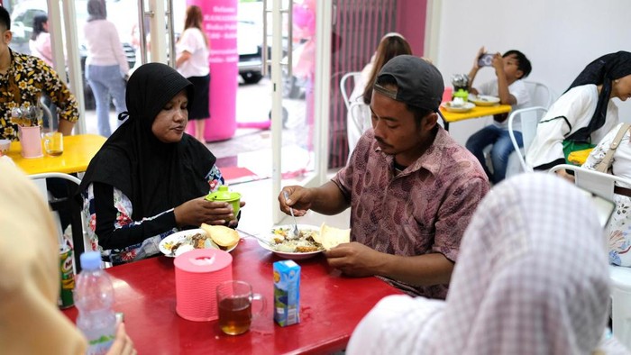 Rumah makan di Pasuruan sajikan 500 porsi gratis setiap hari