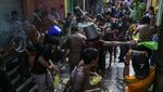 Serunya Sambut Ramadan dengan Tradisi Gebruyan Air