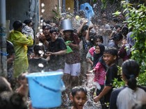 Serunya Sambut Ramadan dengan Tradisi Gebruyan Air