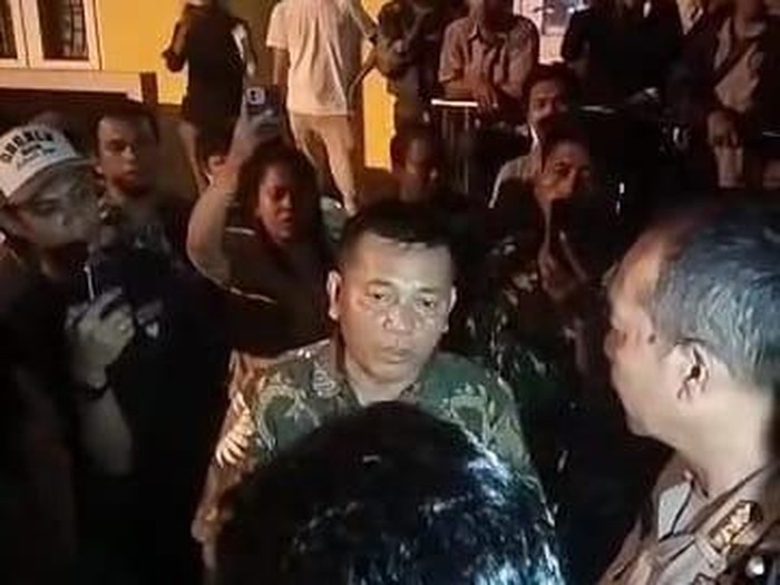 Tangkapan layar momen kericuhan rekapitulasi suara di Medan Deli