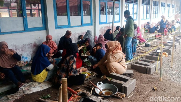 Tradisi Gembrong Liwet di Sumedang.