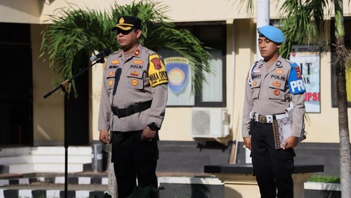 Wakapolres Manggarai Barat Kompol Budi Guna Putra memimpin Apel Gelar Pasukan Operasi Keselamatan Turangga 2024 di Mapolres Manggarai Barat, Sabtu (2/3/2024). (Foto: Dok. Humas Polres Manggarai Barat)