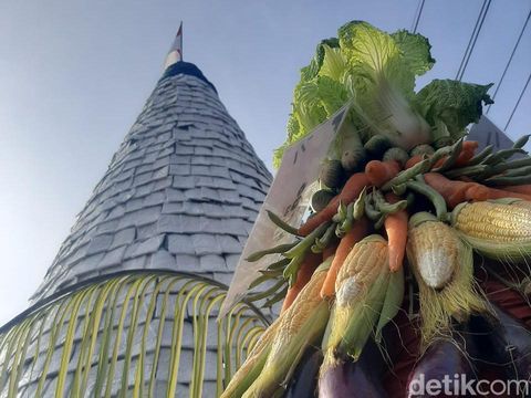 Warga Sidoarjo Gelar Ritual Ruwat Desa, Buat Tumpeng Raksasa Dari Tempe