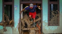 Longsor itu disebabkan hujan deras terjadi di kawasan tersebut pada Minggu (3/3/2024). 