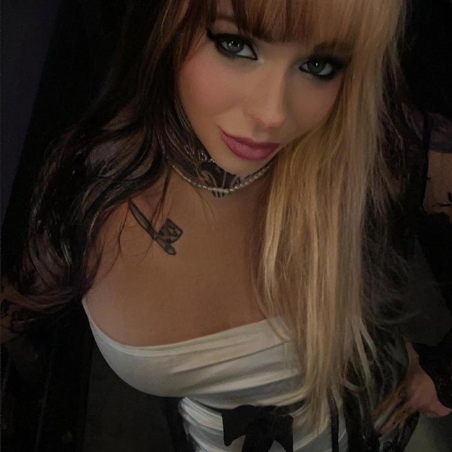 Tak hanya banyak follower, wanita tersebut juga diundang ke program The Steve Wilkos Show yang dijadikannya sebagai kesempatan untuk terjun di dunia hiburan. Foto: Instagram Abbie Newman