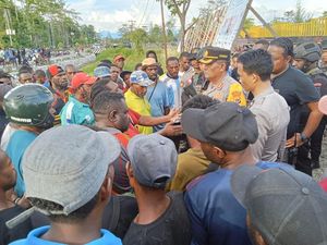 Kronologi Massa Unjuk Rasa Serang Kantor KPU Yahukimo hingga 1 PNS Luka