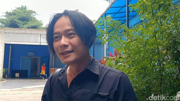 Alam Mbah Dukun saat ditemui di kawasan Trans TV.