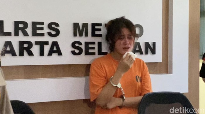 ART Yunita Sari ditetapkan sebagai tersangka usai bobol ATM milik majikannya di Pancoran, Jaksel.