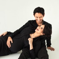 Di pemotretan tersebut Sabrina sendiri tampak mengenakan 2 pakaian berbeda, namun keduanya sama-sama berwarna hitam. Untuk look keduanya wanita 28 tahun itu memilih memadukan dress hitam dengan outer berwarna senada. Foto: Instagram/@sabrinaanggraini