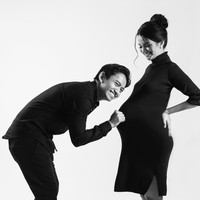 Belva Devara dan sang istri, Sabrina Anggraini terlihat baru saja menjalani maternity shoot. Kompak, keduanya memilih mengenakan busana serba hitam. Foto: Instagram/@sabrinaanggraini