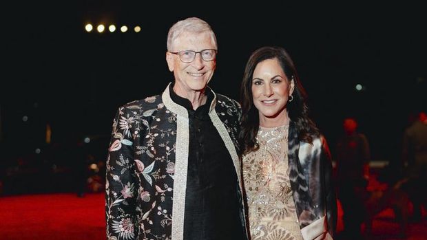 This photograph released by the Reliance group shows Bill Gates and Paula Hurd posing for a photograph at a pre-wedding bash of Mukesh Ambani's son Anant Ambani in Jamnagar, India, Saturday, Mar. 02, 2024.