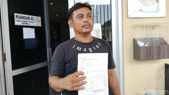 Candra setelah melaporkan penganiayaan yang dialaminya ke polisi.