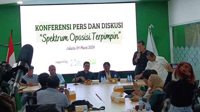 Diskusi Seru Spektrum Oposisi Terpimpin Diskusi Seru Spektrum Oposisi Terpimpin