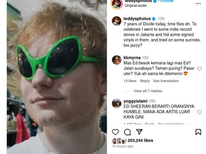 Santuy Banget, Ed Sheeran Blusukan dan Belanja di Pasar Santa