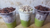 Di dalam kedai yang sederhana ini bisa dibeli segelas es pokat yang menyegarkan. Lokasinya yang berada di Gang Mangga No.1, Kemayoran, Jakarta Pusat, Alpukat Kocok by Macy menjajakan es pokat mulai Rp 8.000an. Foto: Istimewa