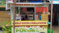Tawarkan minuman segar dengan harga yang murah meriah, es alpukat kocok di Jalan Simprug Golf 2 No.05, Grogol Selatan ini punya racikan yang nikmat. Harganya dibanderol mulai dari Rp 5.000an per gelas. Foto: Istimewa