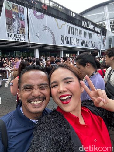 Foto pasangan Ulfa Merdeka dan Hendra, saat menyaksikan konser Taylor Swift.