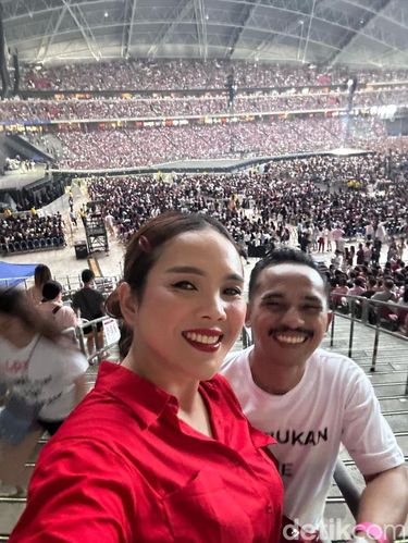 Foto pasangan Ulfa Merdeka dan Hendra, saat menyaksikan konser Taylor Swift.