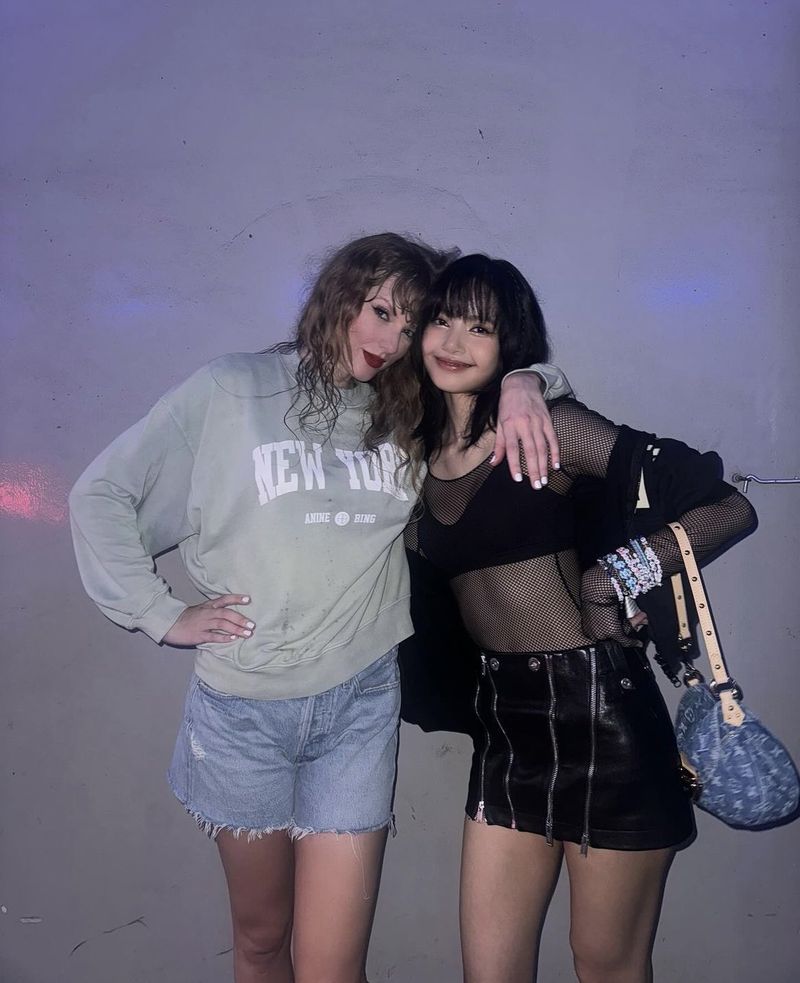 Gaya Lisa BLACKPINK di hari kedua konser Taylor Swift di Singapura
