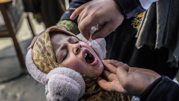 Gerakan Imunisasi Polio untuk Ribuan Balita di Kashmir