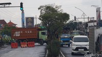 Akses Jalan mulai dari TL dekat makam Demak hingga dari arah Jalan Indrapura yang menuju lokasi kejadian.