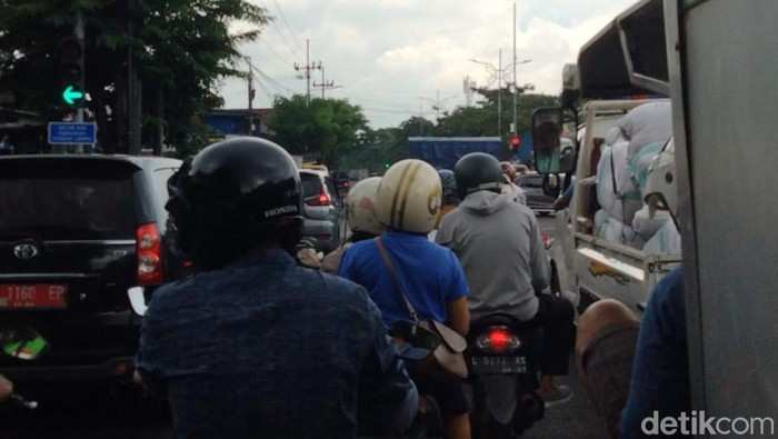jalan gresik macet