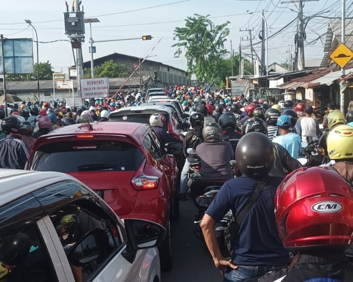 jalan pondok benowo indah macet