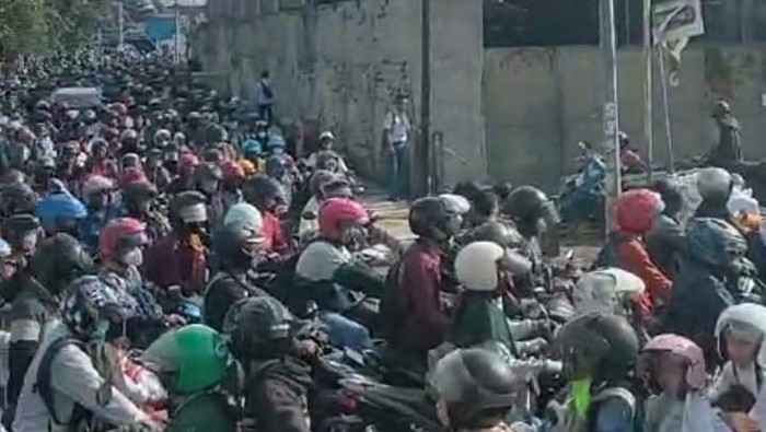 jalan pondok benowo indah macet