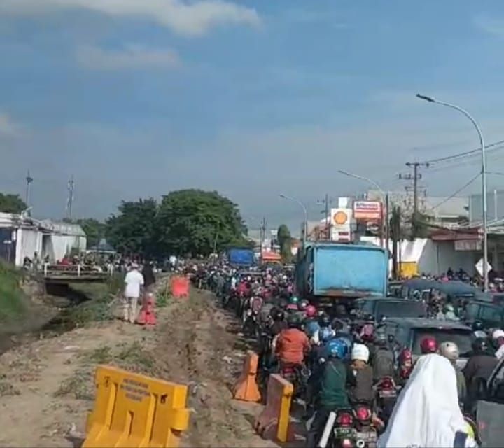 jalan pondok benowo indah macet