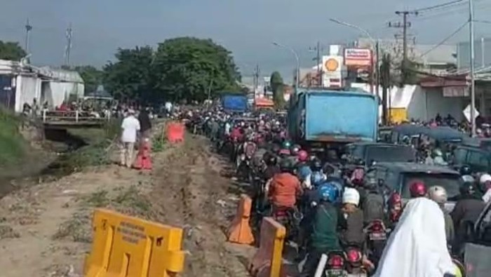 jalan pondok benowo indah macet