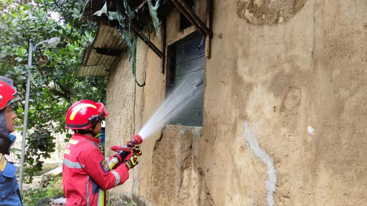 Kebiasaan Isi Daya Ponsel Semalaman Picu Kebakaran Di Probolinggo