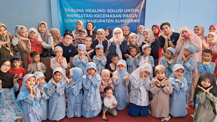 Kegiatan trauma healing LPPM ITB di Sumedang.