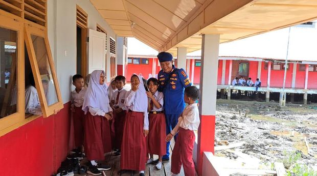 Kepala Pos Pangkalan Sandar Kuala Sugihan, Bripka Nuryadi