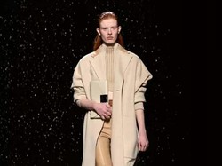 10 Koleksi Hermes Fall/Winter 2024, Busana Naik Motor Hingga Kuda Penuh Gaya