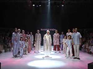 Ria Miranda Rilis Koleksi Lebaran 2024, Ada Baju Seragam Keluarga Warna Pastel